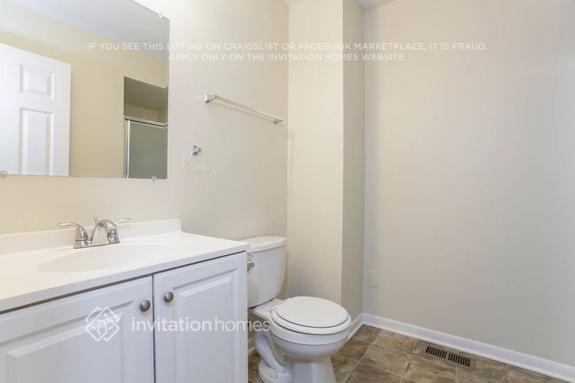 Building Photo - 5138 Riverside Dr