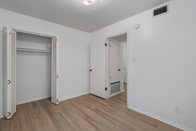 Building Photo - 3610 Fleetwood Dr