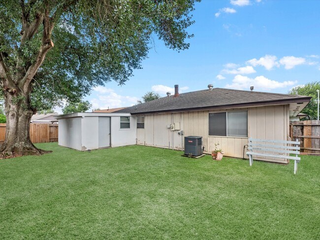 Building Photo - 7234 Lost Fable Ln