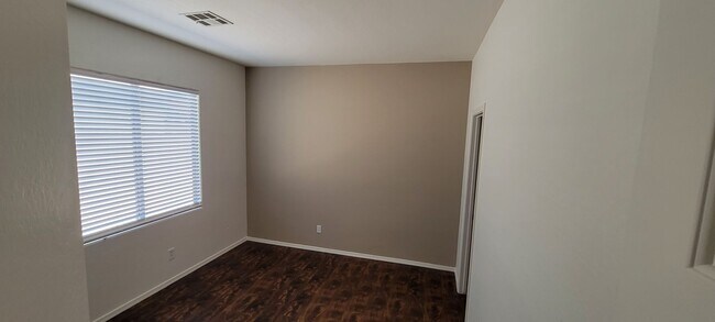 Building Photo - 1414 E Bautista Rd