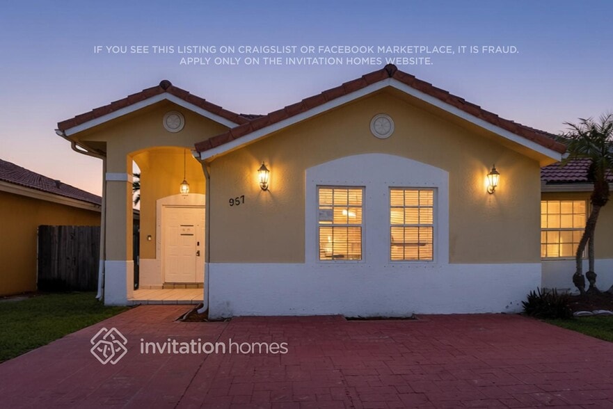 Building Photo - 957 NW 128th Pl