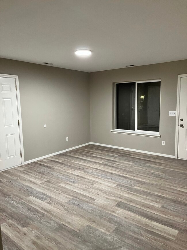 Building Photo - 1025 SE Freedom Cir