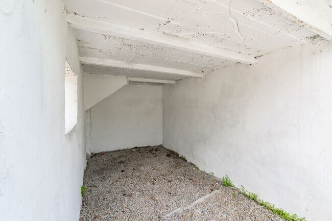Building Photo - 5111 Willows Ave