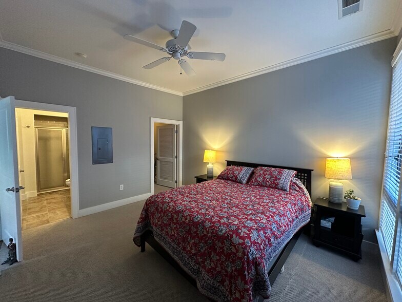 Building Photo - 224 S Laurens St