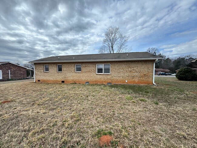 Building Photo - 3/1 in Shelby, NC