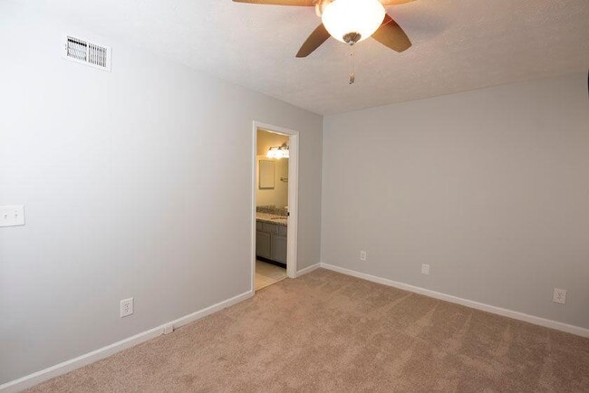 Building Photo - 542 Stratford Green