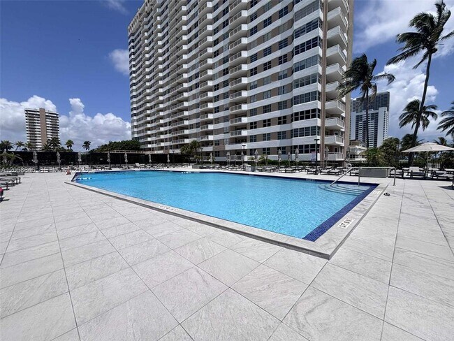 Building Photo - 1980 S Ocean Dr