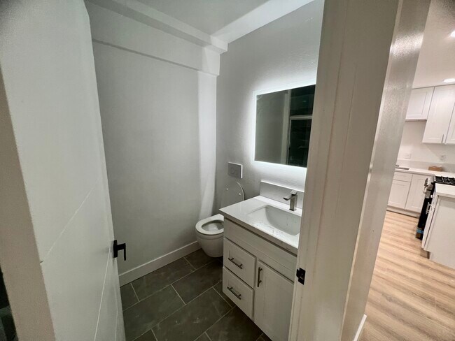 Building Photo - 1173 W 37th Plz