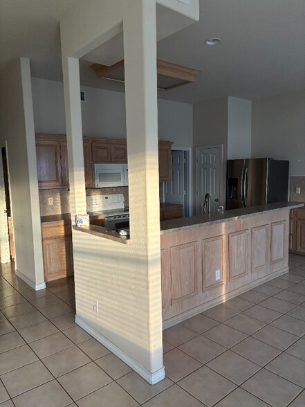 Building Photo - 15505 Palmira Ave