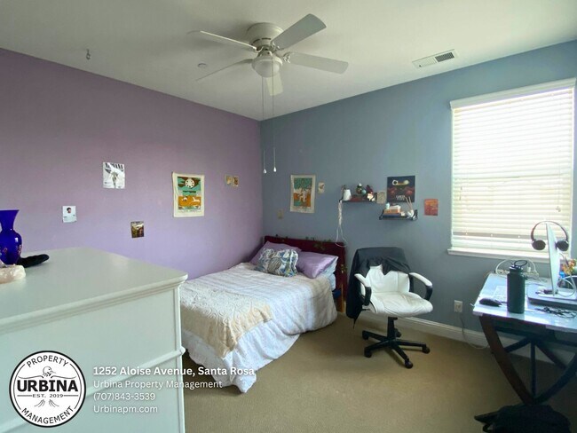 Building Photo - Newer Home, Beautiful Santa Rosa Property!