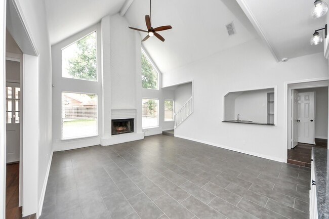 Building Photo - 5310 Oak Cove Dr