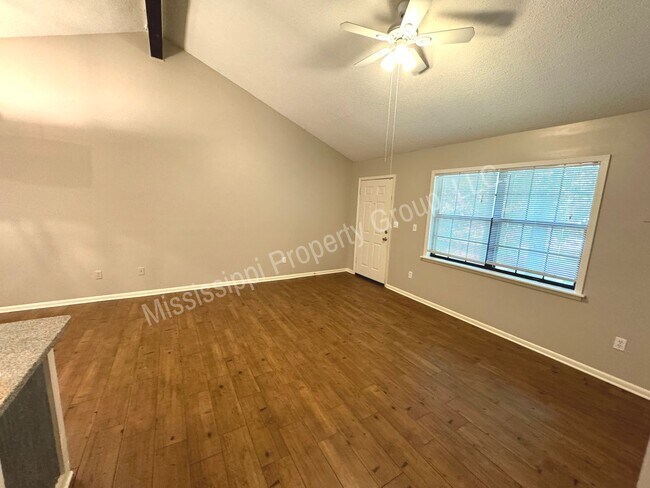 Building Photo - 3BR/2BA Home