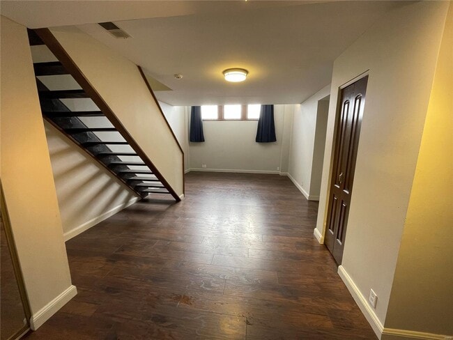 Building Photo - 1052 S Kingshighway Blvd