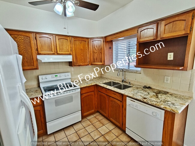 Building Photo - 1201 N Tracy Ave