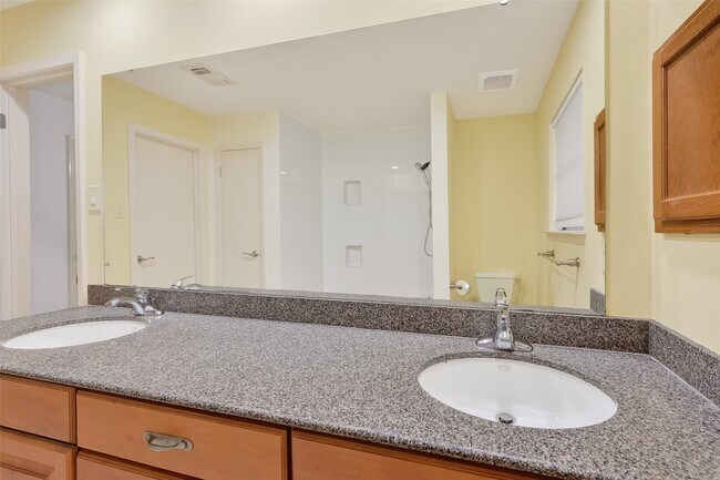 Building Photo - 21623 Crescent Heights St