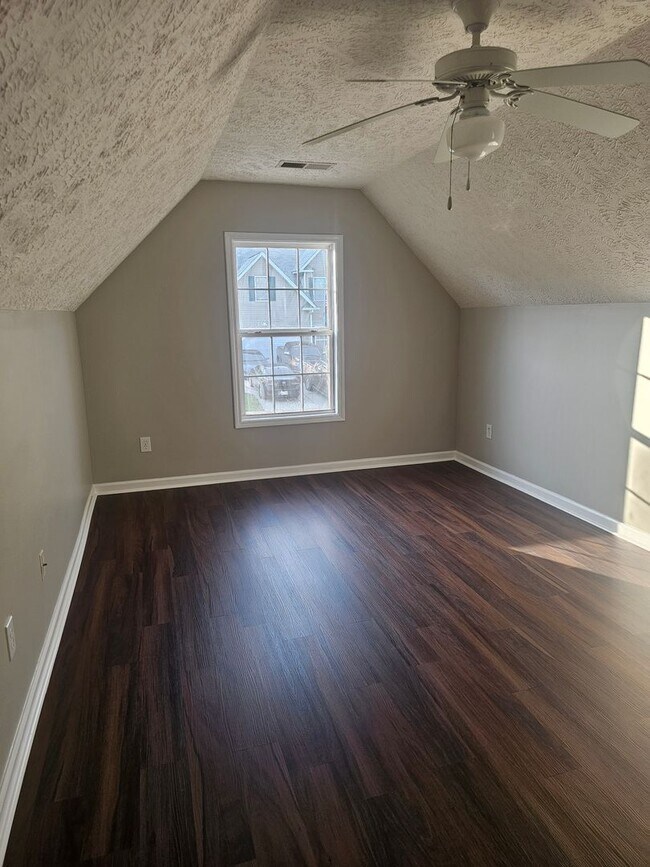 Building Photo - 44 Ginkgo Ct