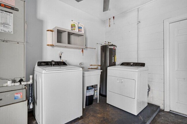 Building Photo - 677 Selkirk Dr