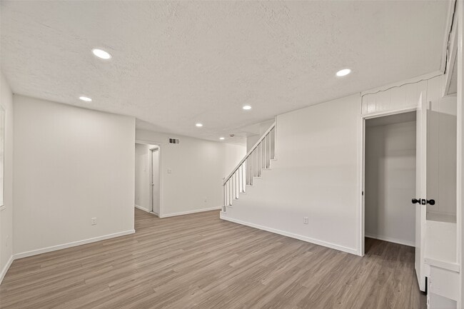 Building Photo - 2015 N Fisher Ct