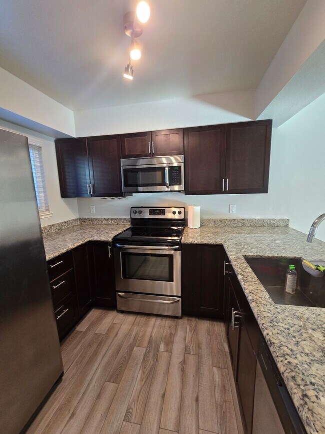 Building Photo - Wonderful Mountain Meadows "end unit"