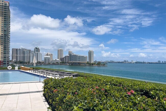 Building Photo - 1331 Brickell Bay Dr