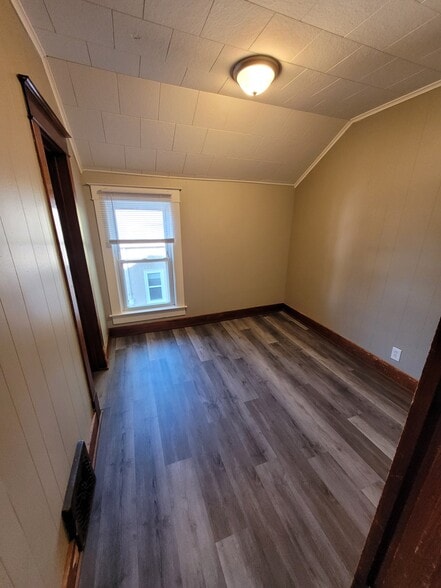 Building Photo - 818 6th Ave