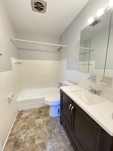 Building Photo - 5601 Dewey Ave