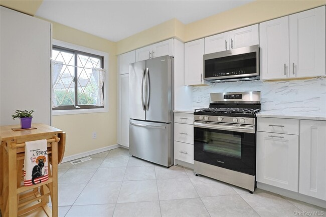 Building Photo - 135 W Nyack Rd