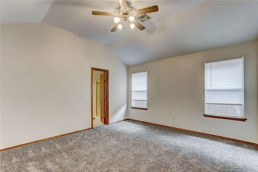 Building Photo - 305 Waterfront Dr