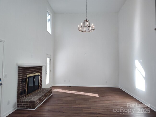 Building Photo - 5206 Dunrobin Ln