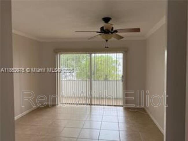 Building Photo - 2223 Park Ln