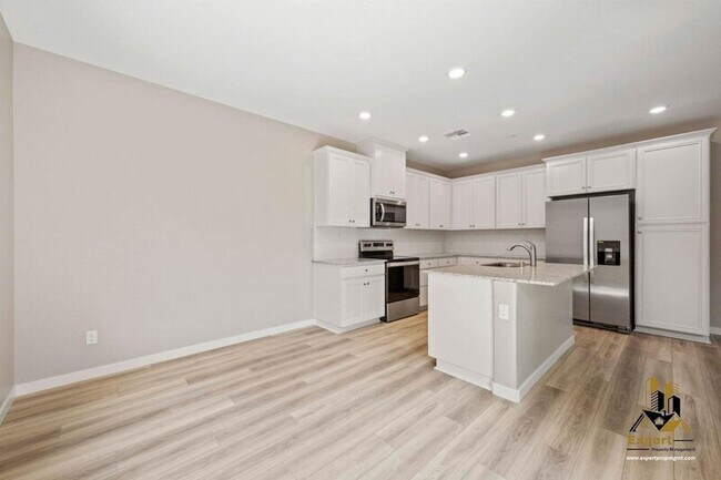 Building Photo - 2725 Bedell St