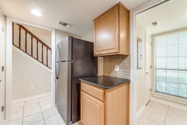 Building Photo - 2 Bedroom/2.5 Bath Bent Oak Subdivision