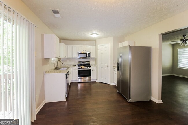 Building Photo - 451 Springbottom Ct SE