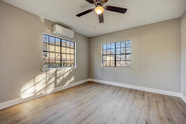 Building Photo - Freshly Updated 3 Bedroom House