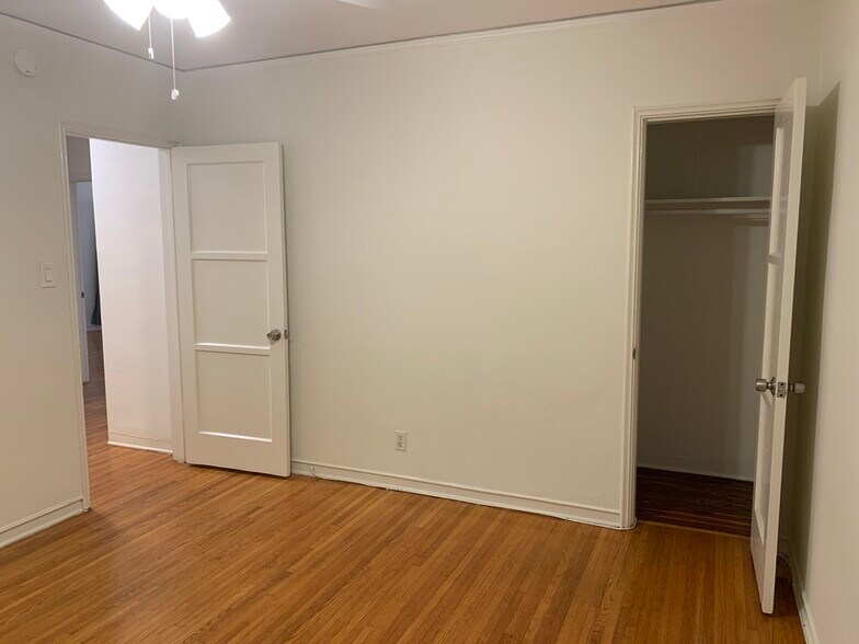 Building Photo - 412 N Doheny Dr
