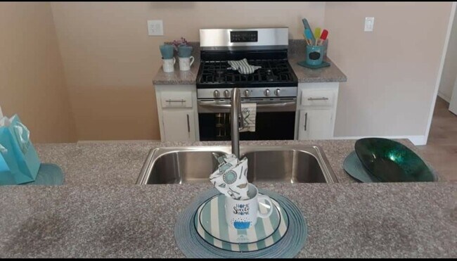 Building Photo - 9146 Somerset Blvd