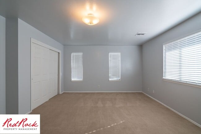 Building Photo - Bright & Spacious 3-Bed, 2-Bath Home in Wa...
