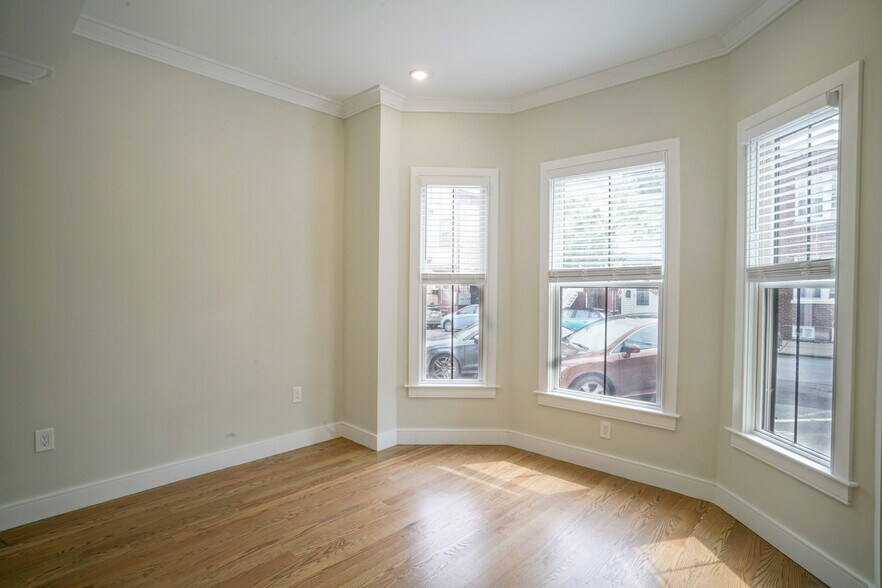 Building Photo - 464 Sumner St