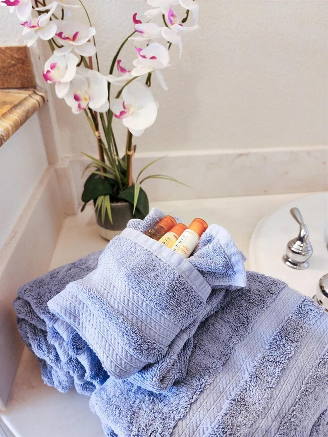 Building Photo - 16819 Front Beach Rd