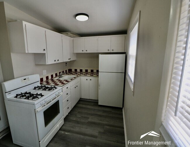 Building Photo - Unique Studio Apartment Located in East Manhattan!