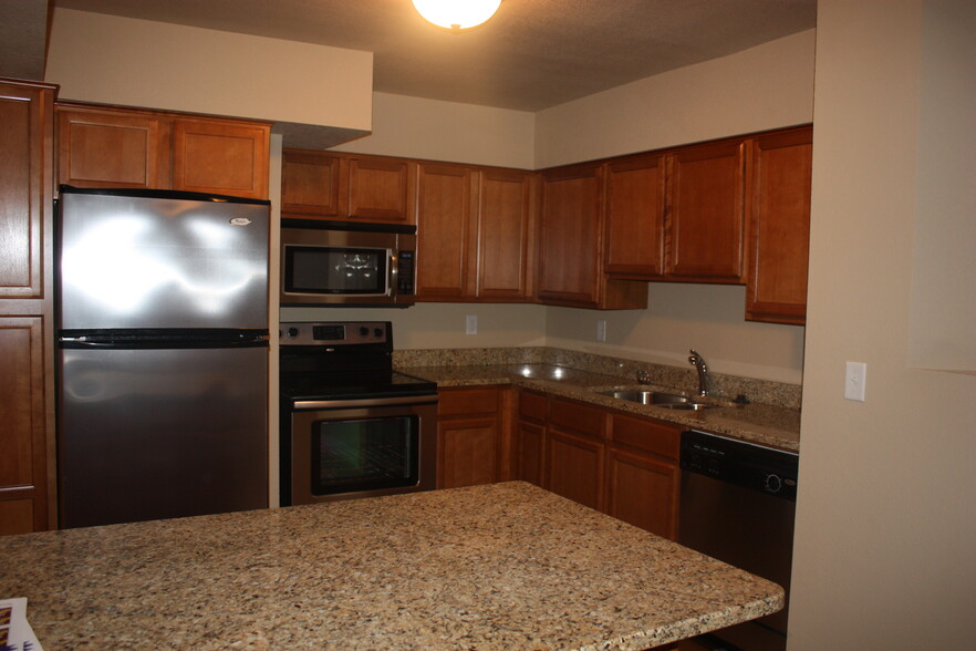 Primary Photo - 102 Grandview Ct