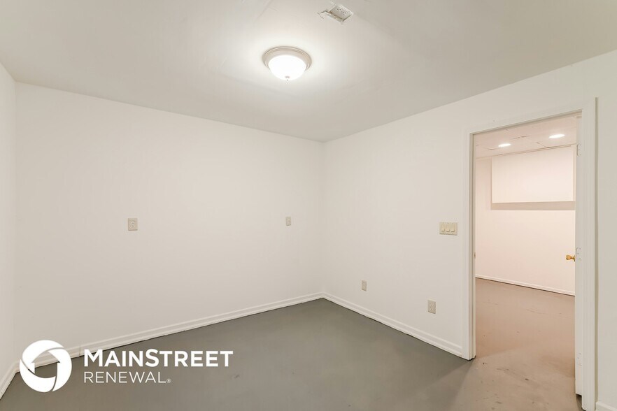 Building Photo - 2871 Quinbery Dr