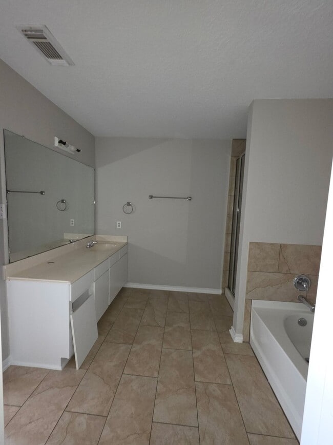 Building Photo - 15146 Grassington Dr