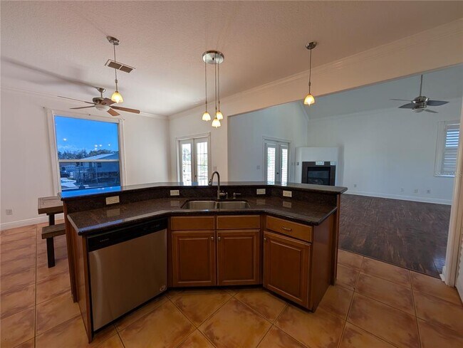 Building Photo - 7436 Islander Ln