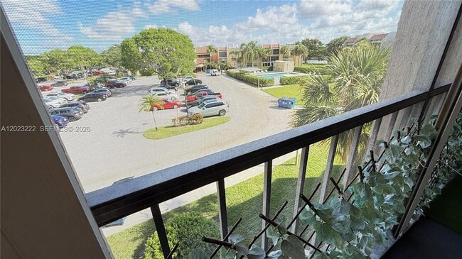 Building Photo - 240 Lakeview Dr