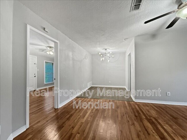 Building Photo - 4929 Donnelly Ave