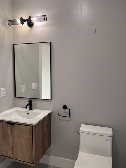 Building Photo - 276 Duncan Ave