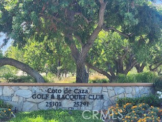 Building Photo - 3 Mantenida