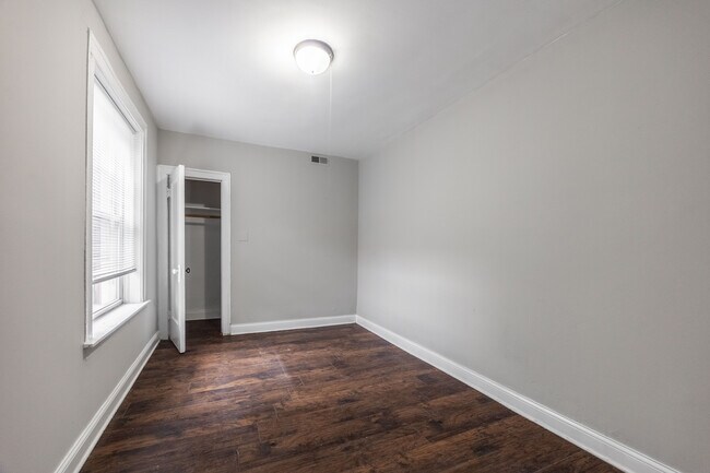 Building Photo - 6300 N Oakley Ave