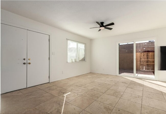 Building Photo - 4523 E Wood St